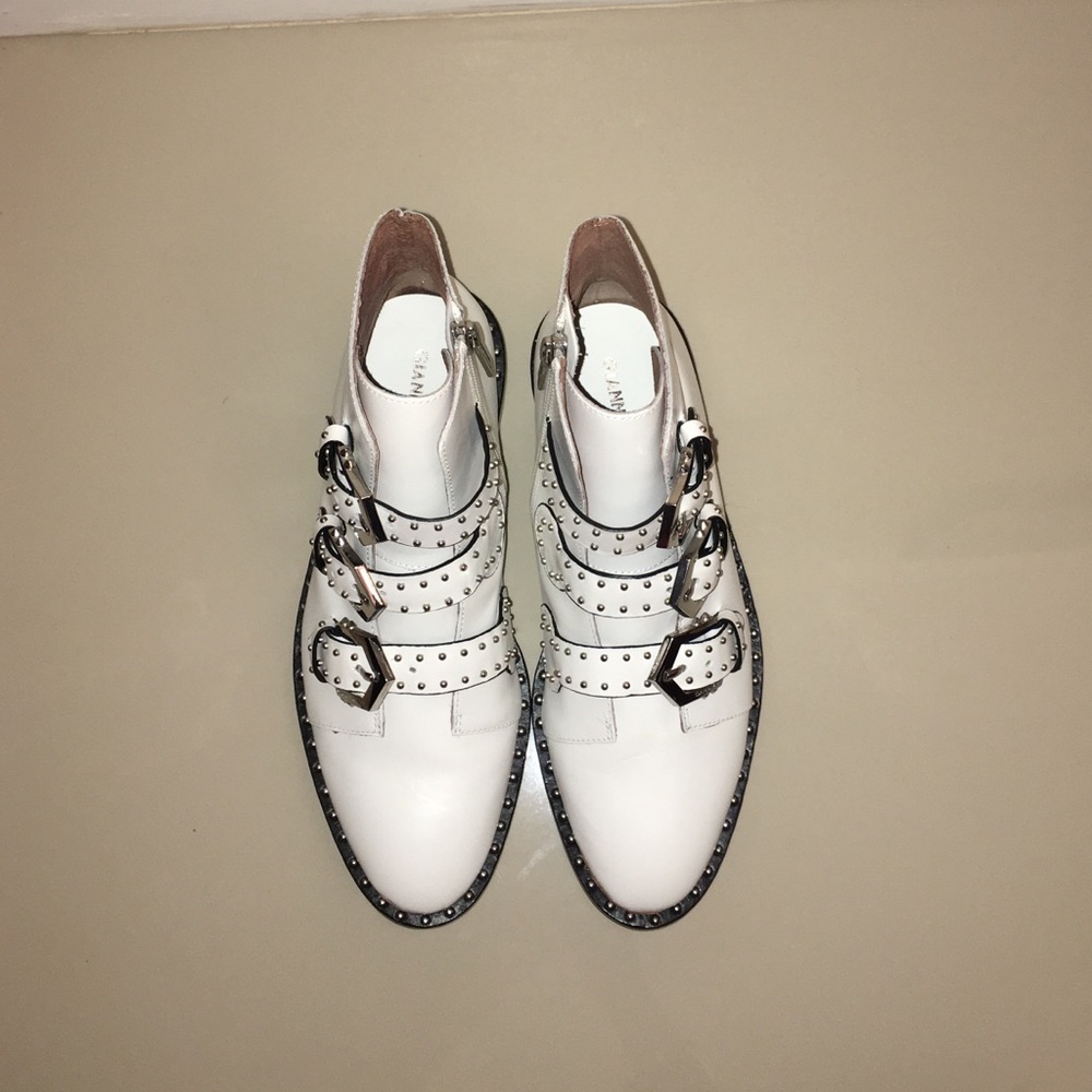 *NEW* GIANNI BINI WHITE BOOTS